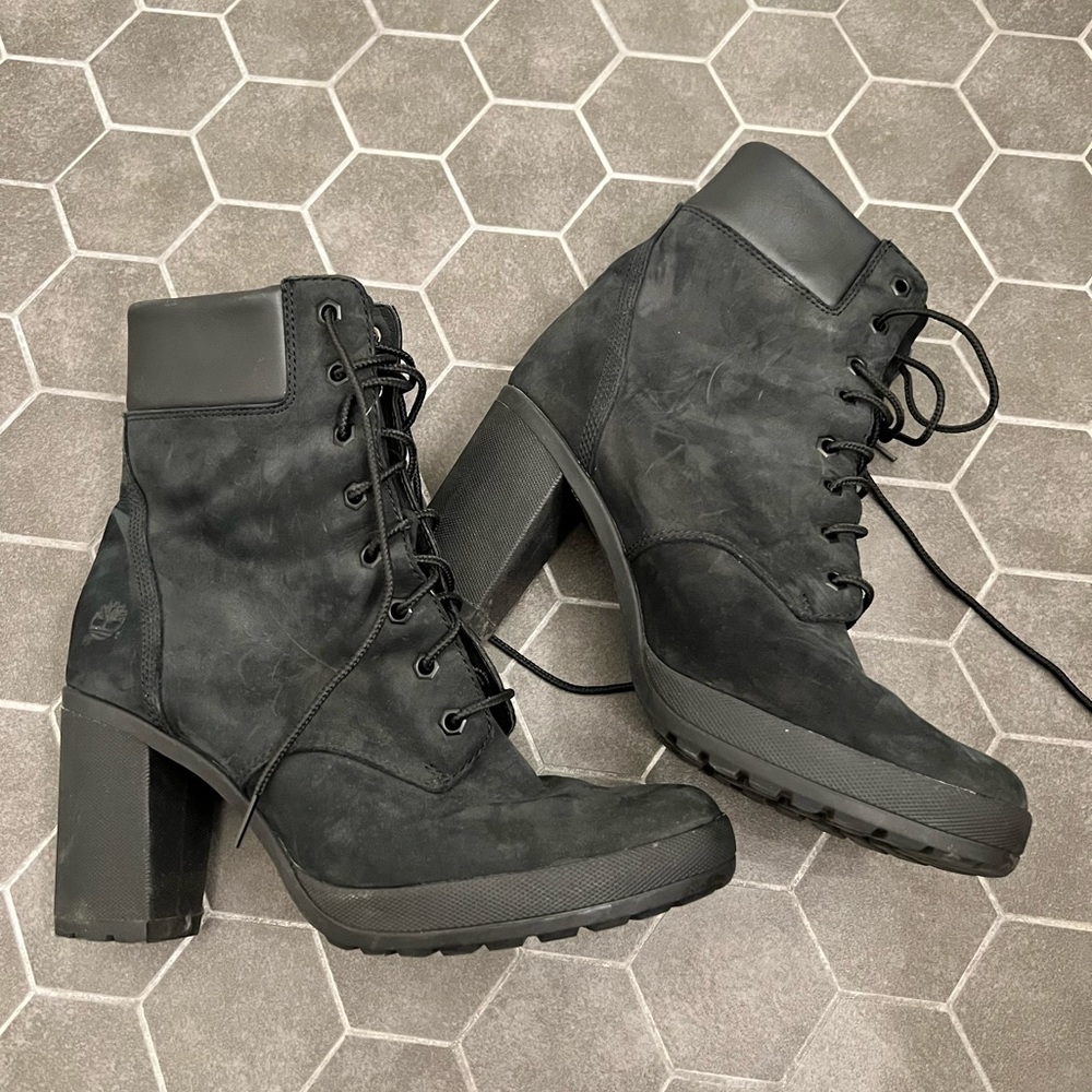 Black brushed suede heeled Timberland boots. In great condition.
